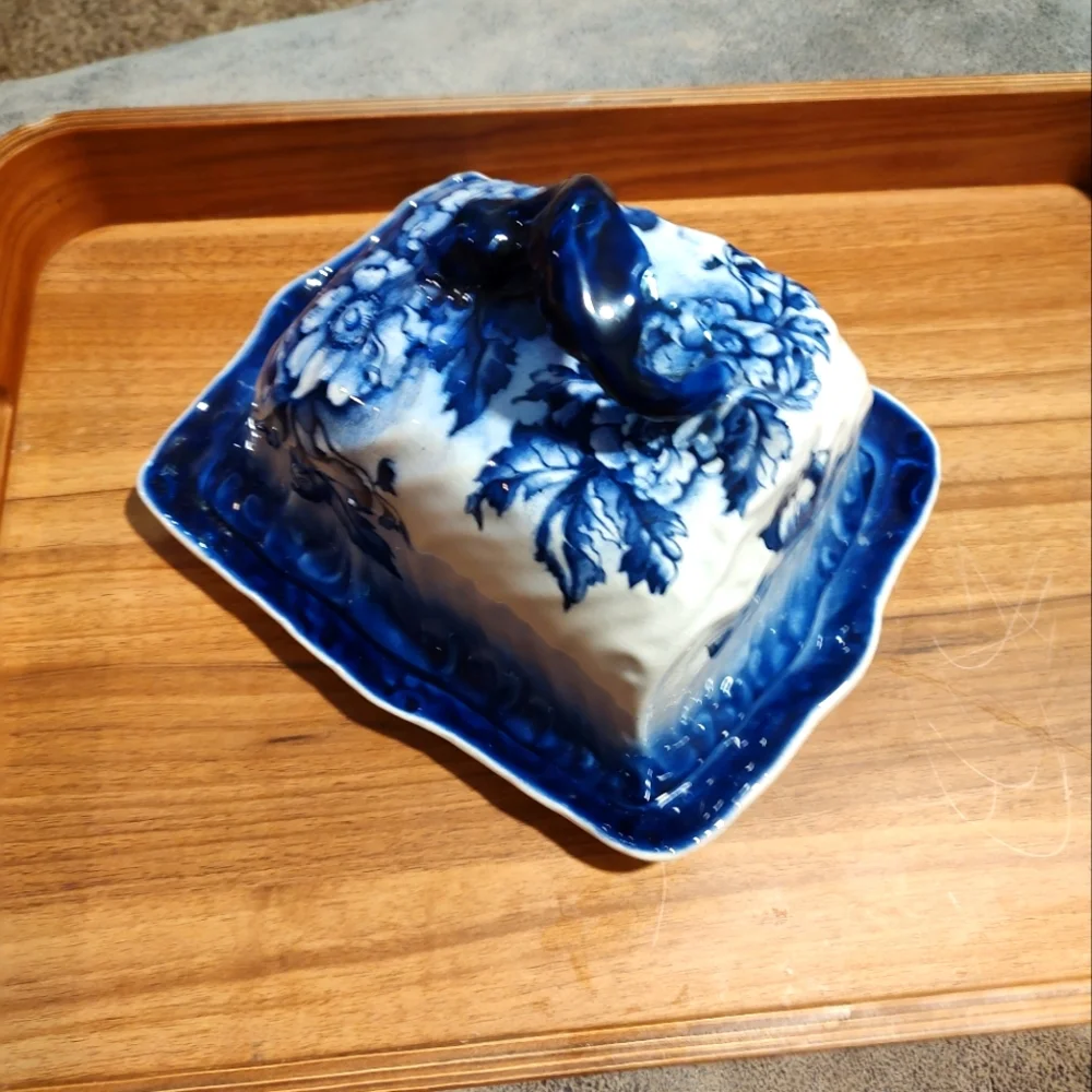 Vintage/Retro/Victorian inspired glass blue and white floral large butter dish - Picture 2 of 13